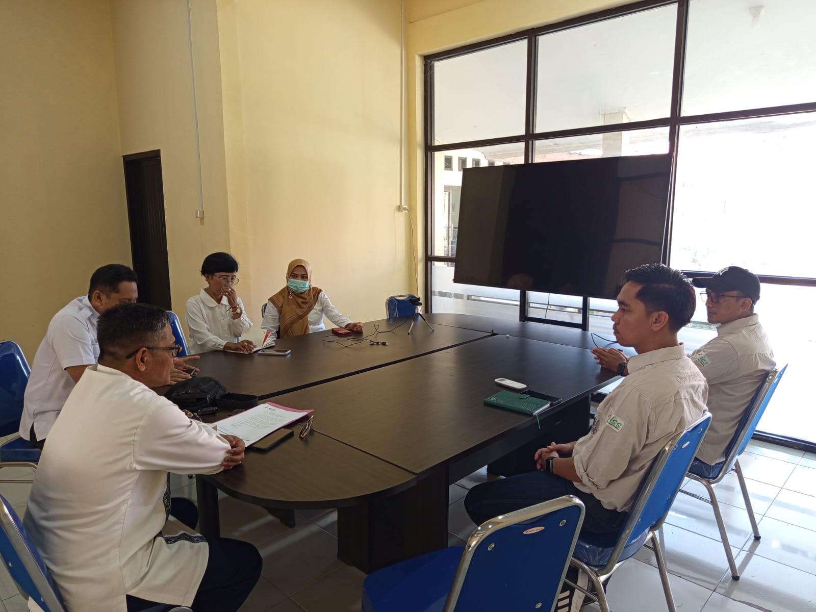 Plt Kepala Dinas, Sekdis dan Kepala Bidang Pelatihan Nakertrans Kabupaten Sumbawa mengadakan pertemuan dengan Pimpinan PT. Kalimatan Prima Persada Perwakilan Sumbawa berdiskusi program di Bidang Lattas