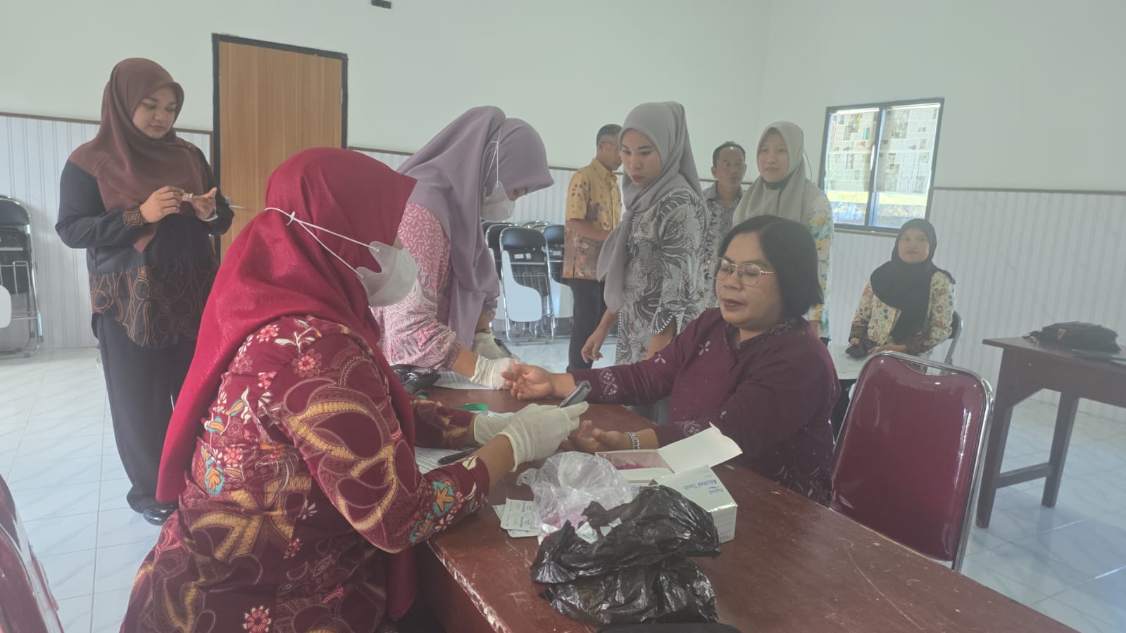 CEK KESEHATAN STAF PEGAWAI DISNAKERTRANS KABUPATEN SUMBAWA