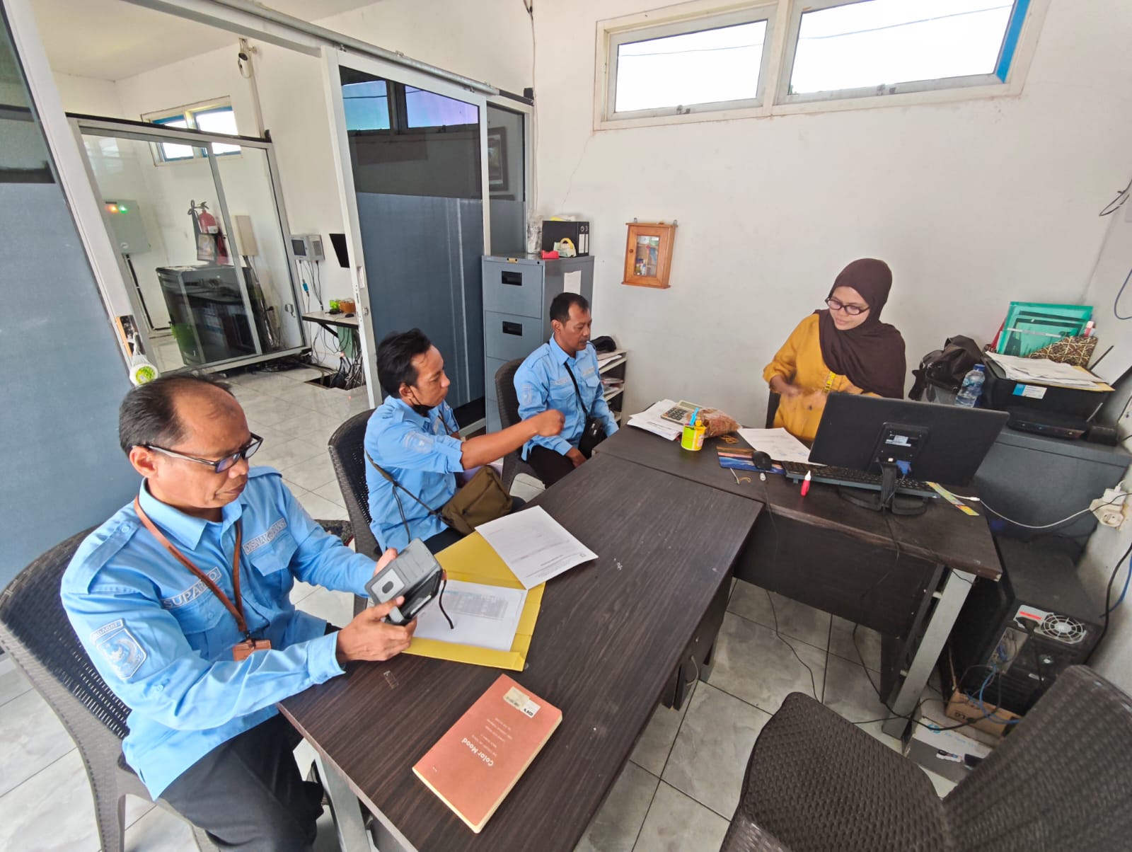 Monitoring Syarat Kerja Perusahaan di Kec UI dan Moyo Hulu oleh Bidang Hubungan Industrial
