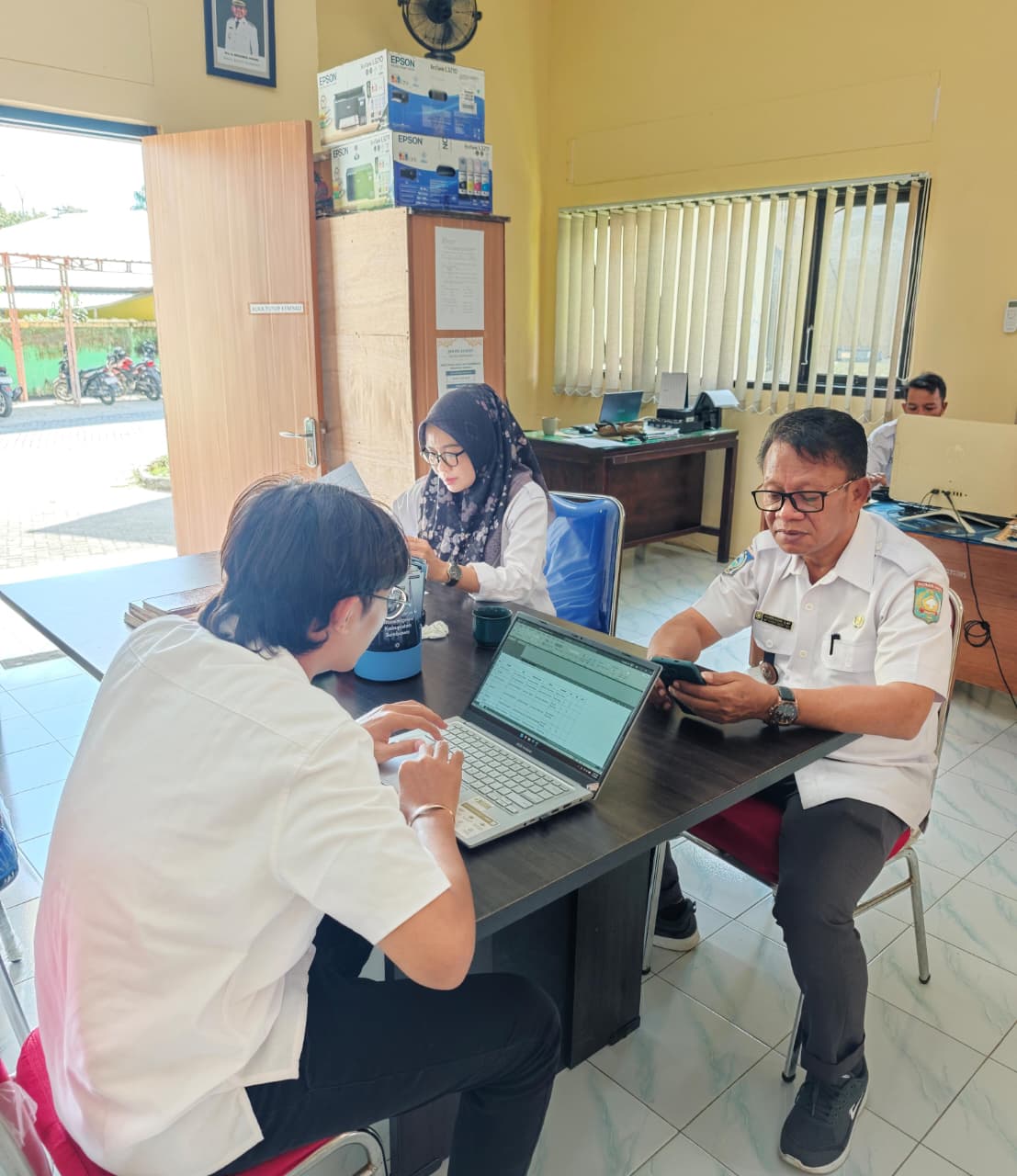 Koordinasi Data Penerima Bantuan Iuran Jamsostek dengan Kades Labuhan Sumbawa