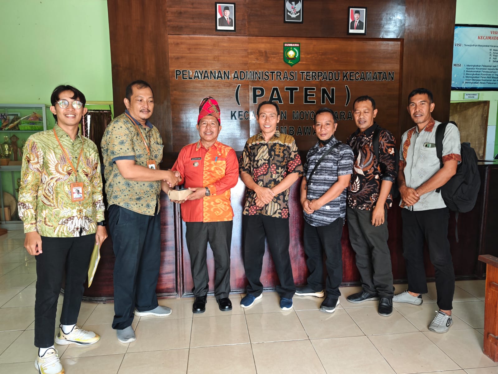 Penyerahan Kartu Peserta BPJS Ketenagakerjaan di Kec. Moyo Utara