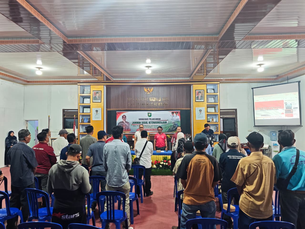 Sosialisasi Manfaat Penerima Bantuan Iuran Jamsostek di Desa Labuhan Sumbawa